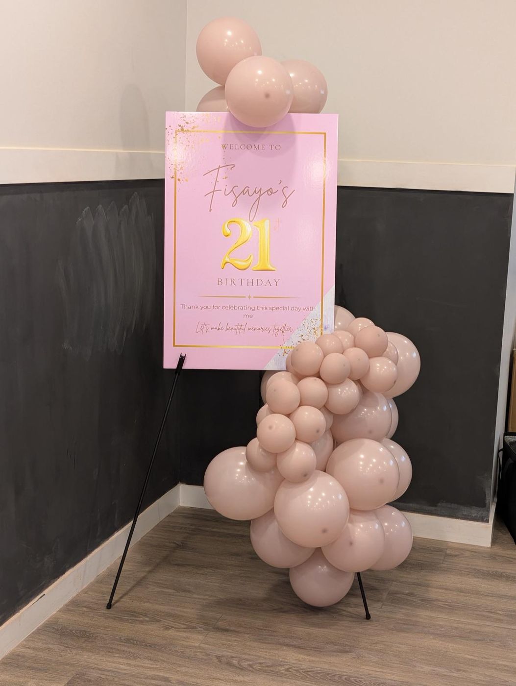 Welcome sign with blush balloon cluster